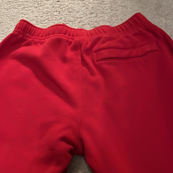 Like new red sweatpants - Picture 4 of 8